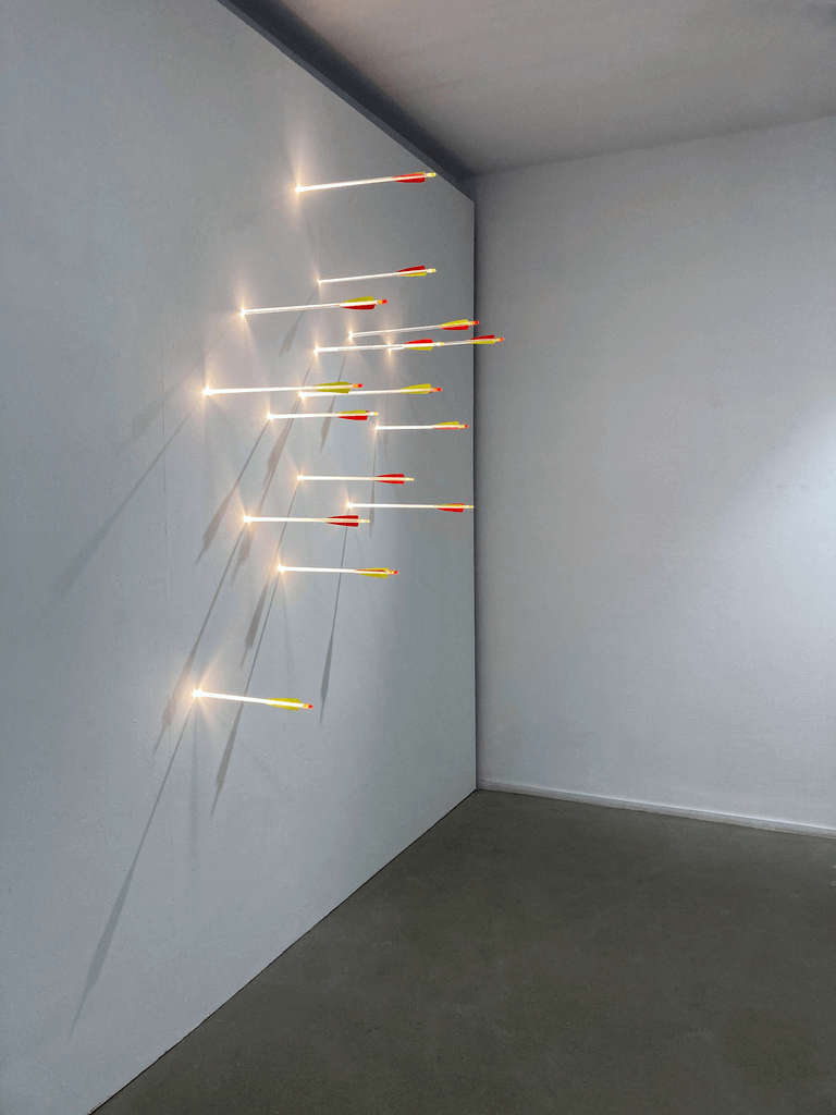 Galerie Benjamin Eck München Plexiglass arrows with feathers and LEDs
